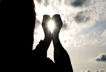 英国帆船运动员表现出色，多次登上领奖台